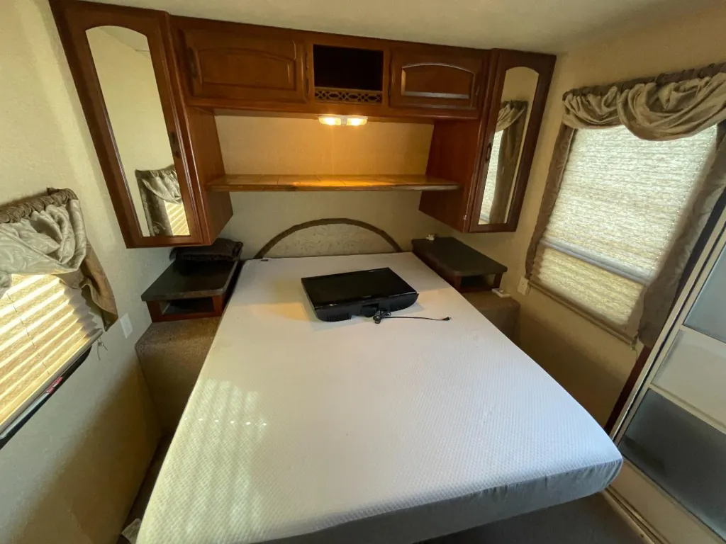 2011 Forest River Salem Villa 372REDS, Photos photo 12