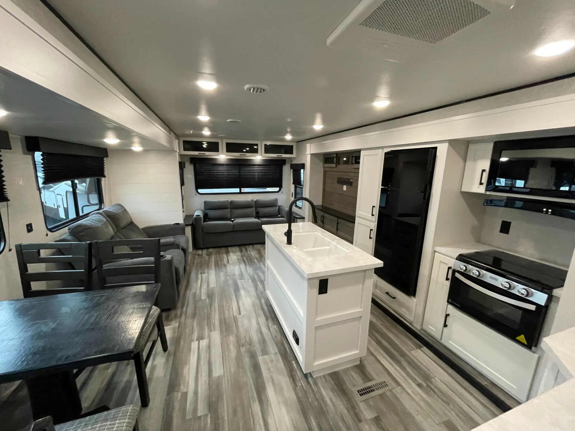2025 Jayco Jay Flight 334RTS - Photo 2