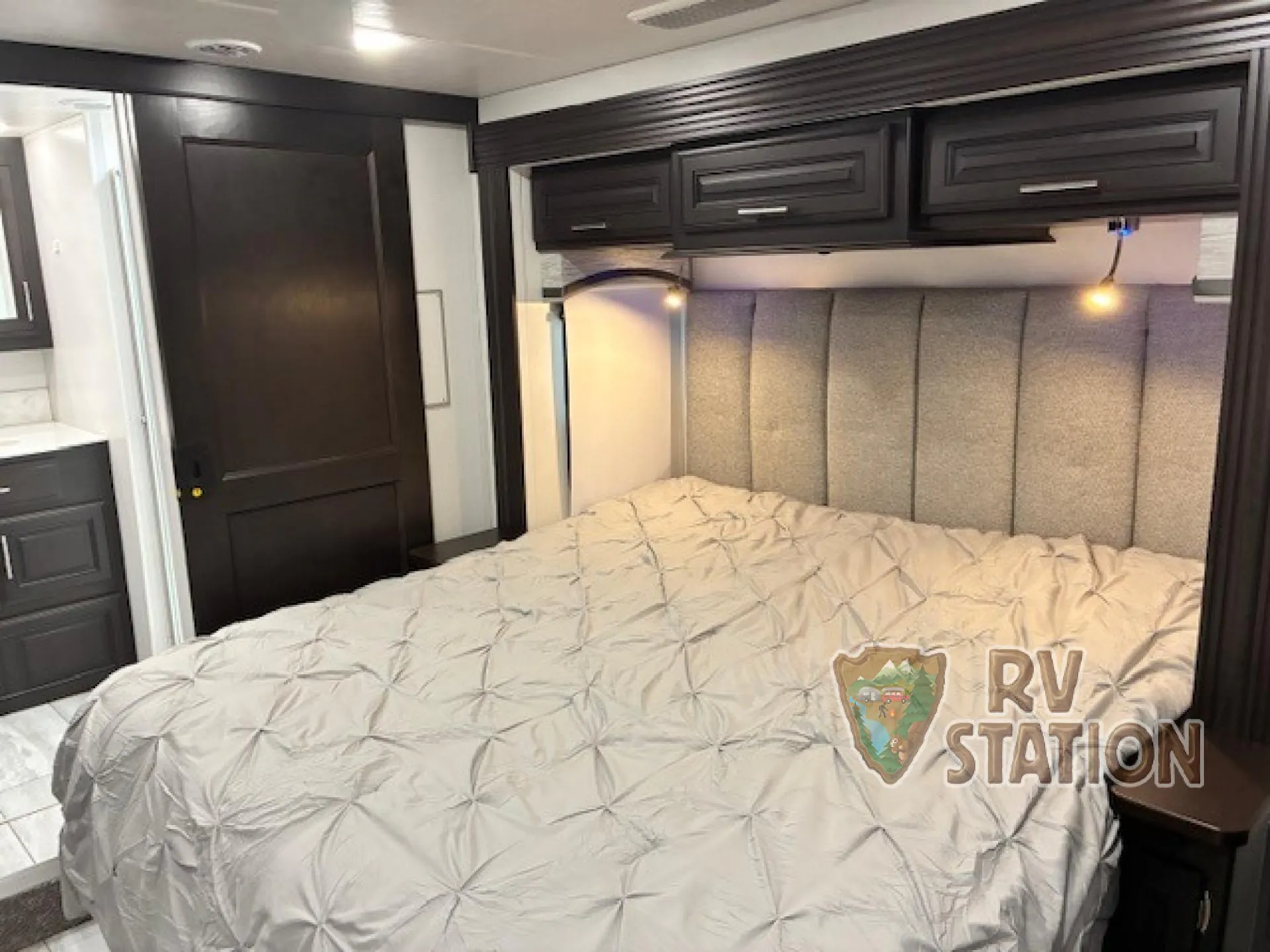 2025 Forest River Berkshire 40F - Photo 4
