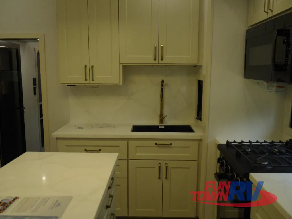2027 Brinkley Model G 3970, Photos photo 16