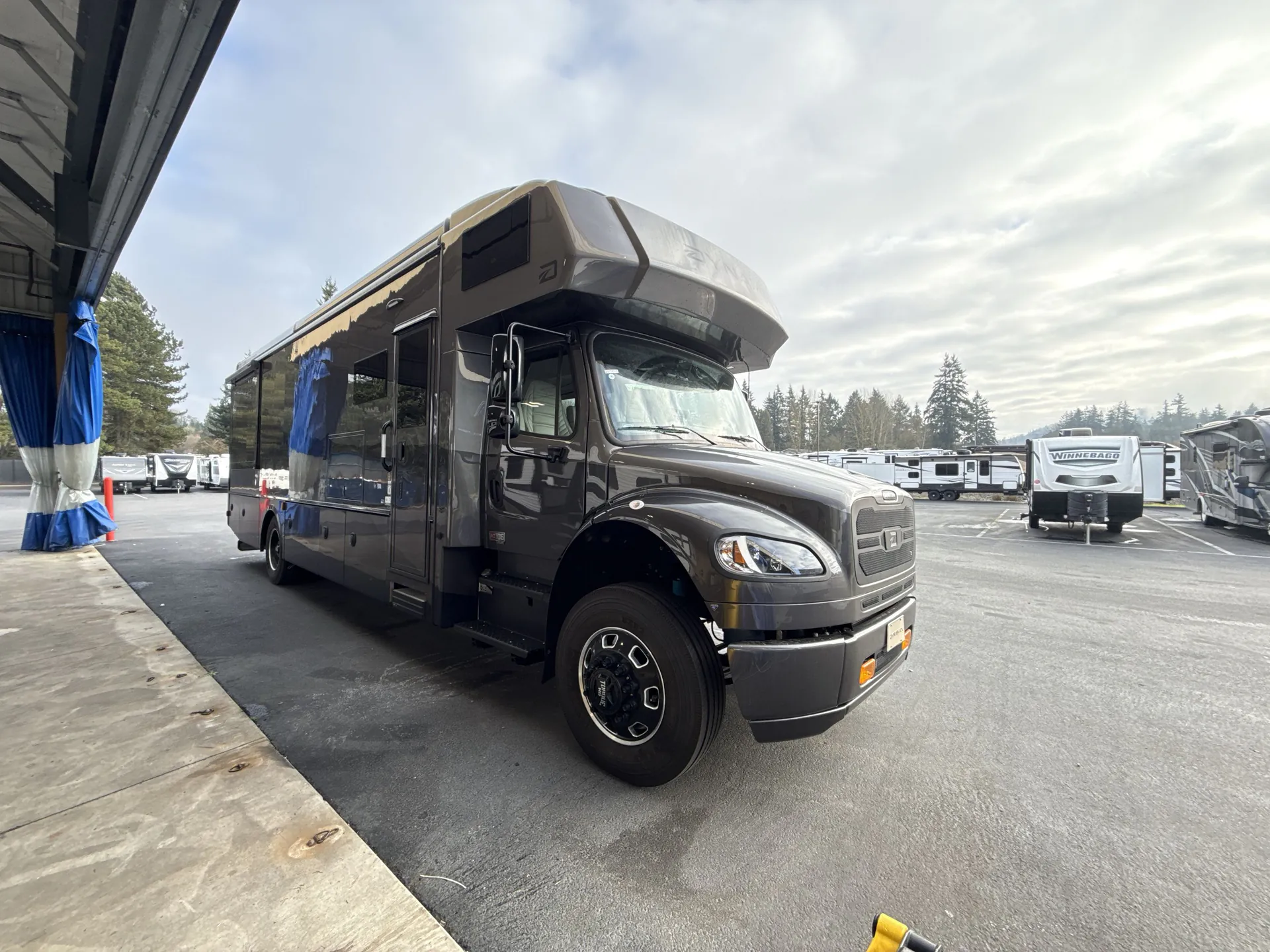 2026 Dynamax Corp DX3 34KD dealer photo 1 from Camping World