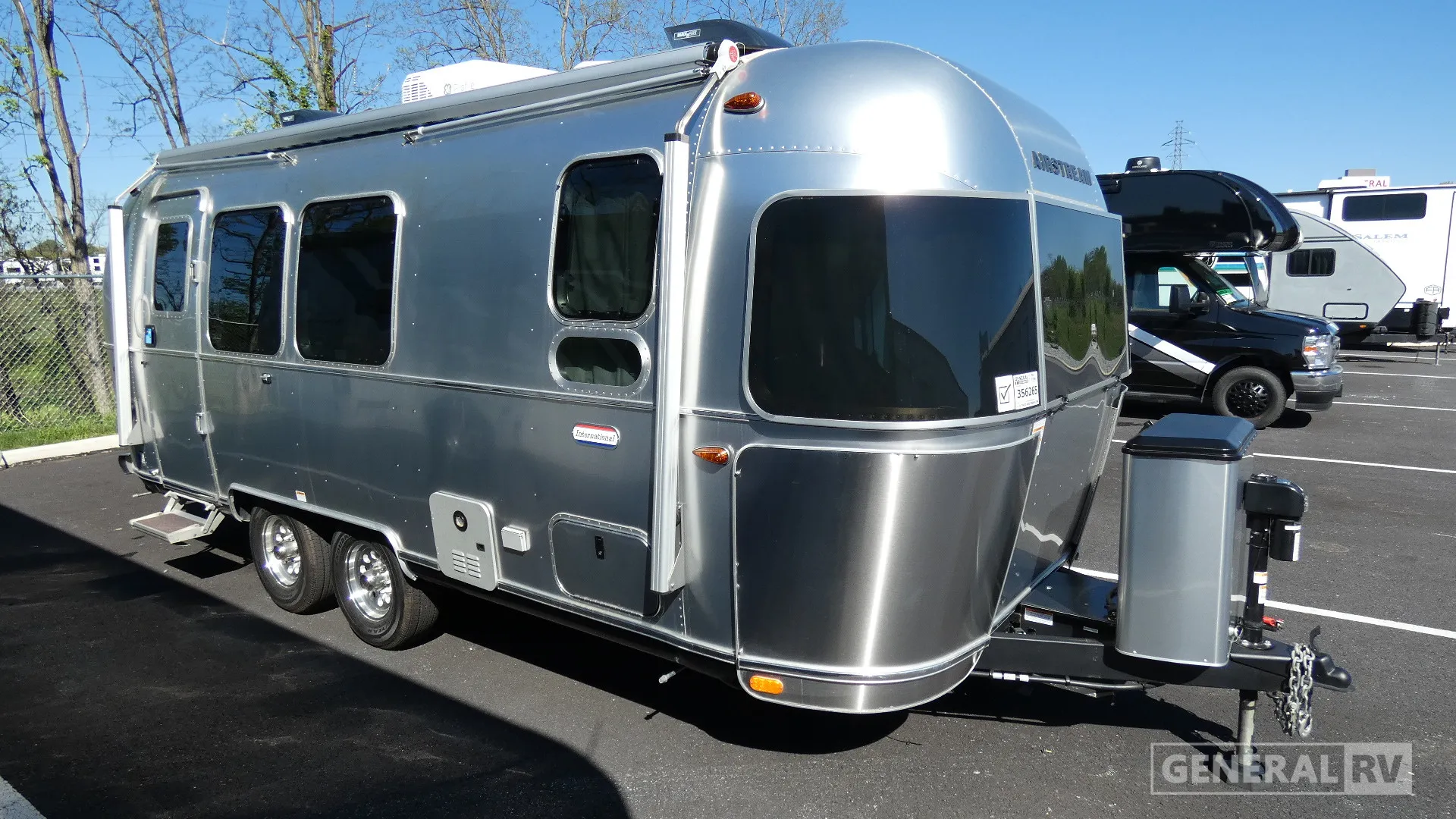 2024 Airstream International 23FB - Photo 2