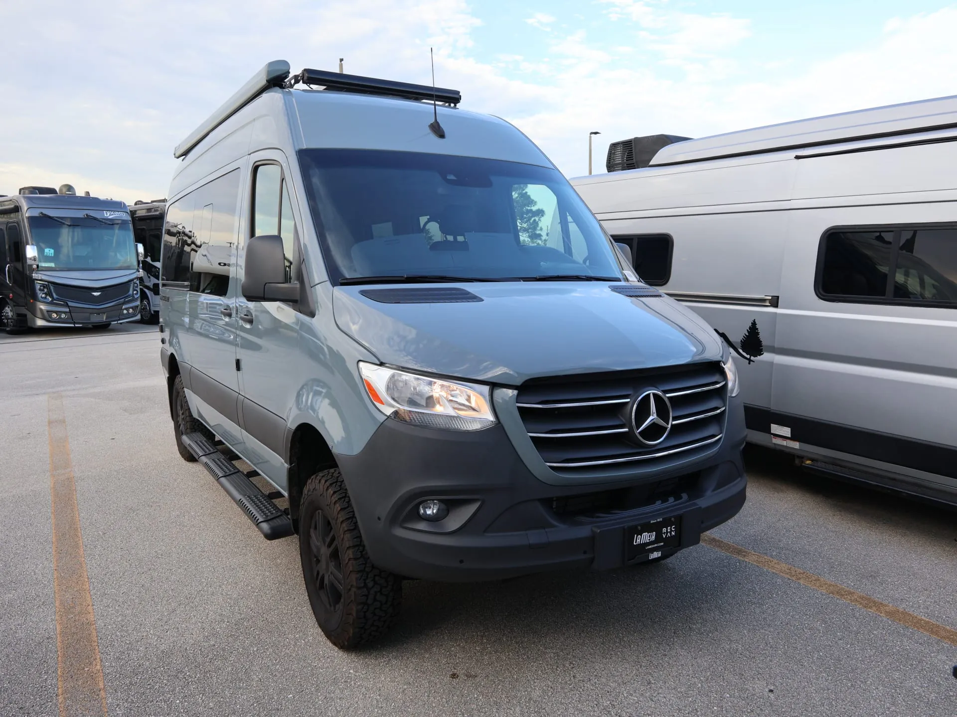 2025 Thor Motor Coach Sanctuary 19A - Photo 2