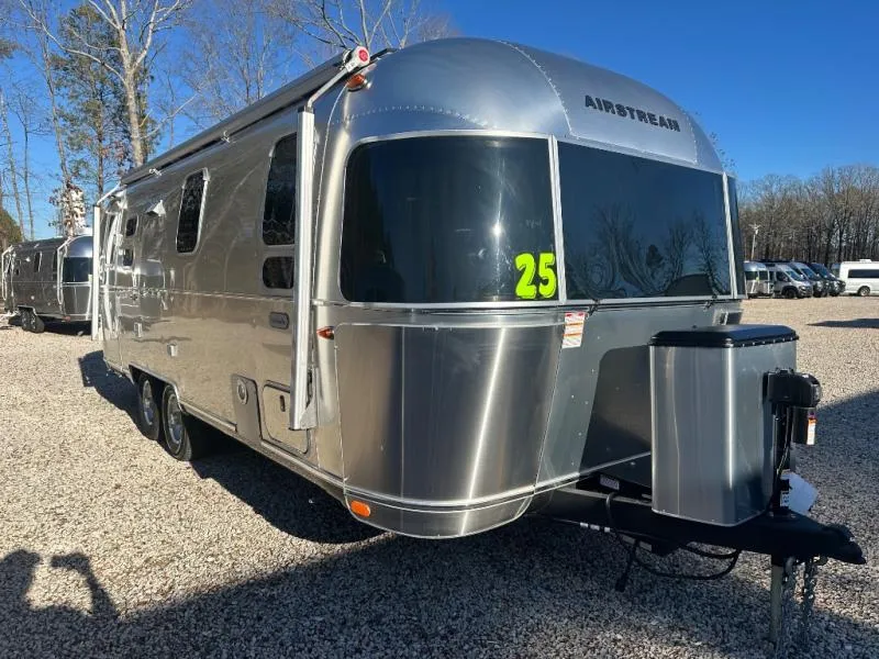 2026 Airstream Globetrotter 25FB - Photo 3