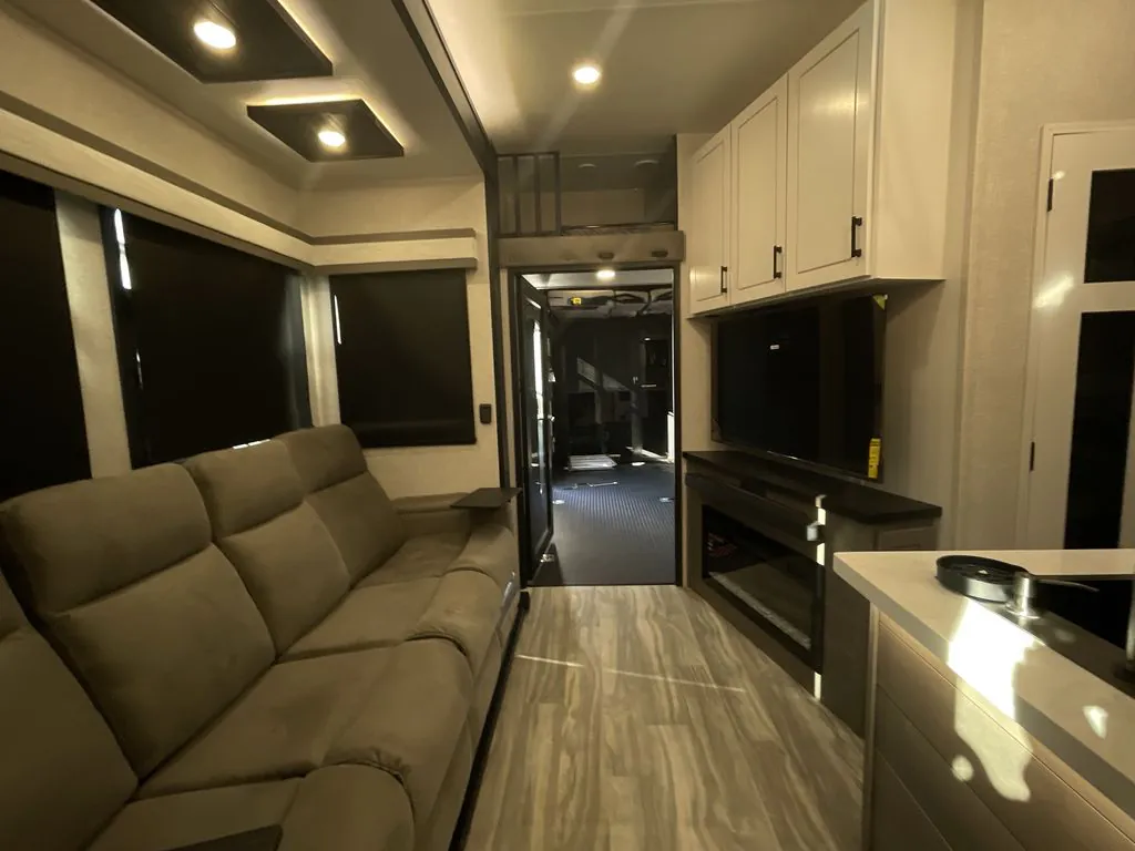 2025 Jayco Seismic Luxury Series 3815, Photos photo 11