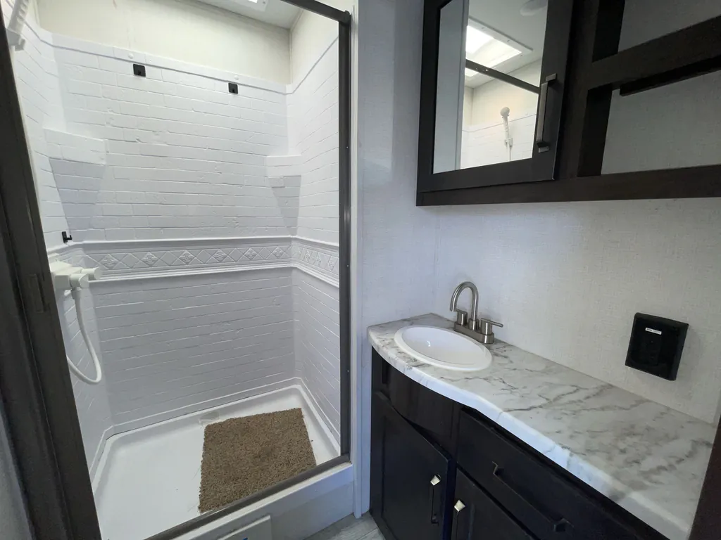 2024 Grand Design Momentum MAV 27MAV, Photos photo 18