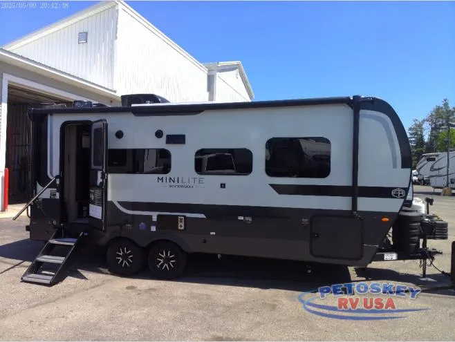 2027 Forest River Rockwood Mini Lite 2205S - Photo 2