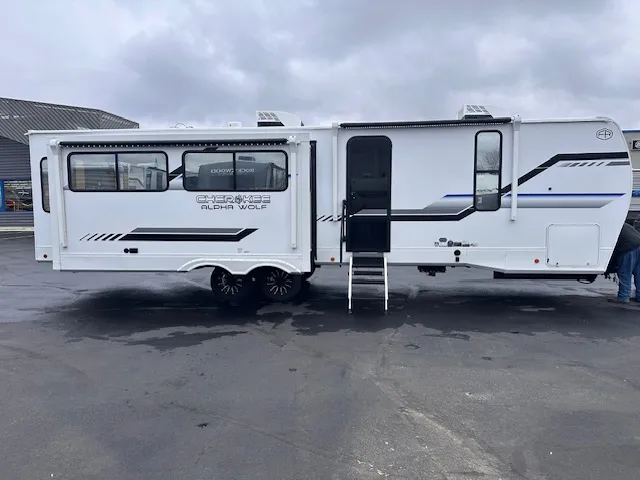 2026 Forest River Cherokee Alpha Wolf 26RL - Photo 2