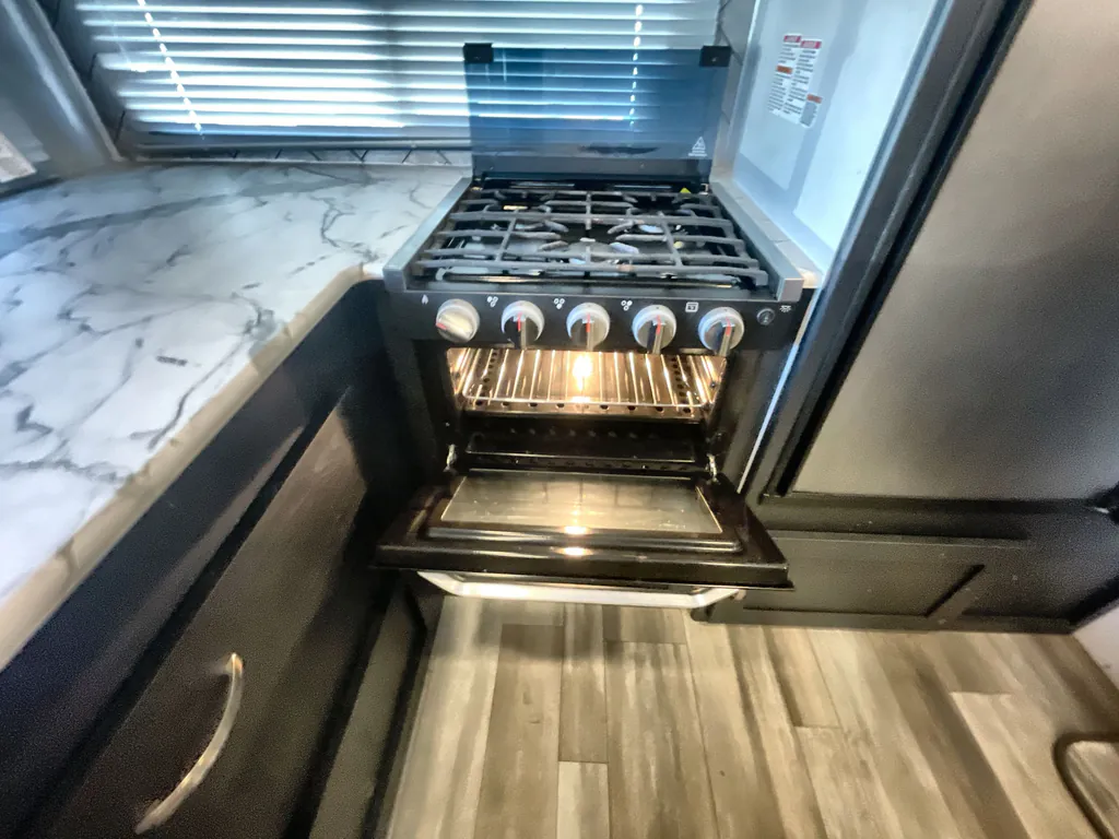 2023 Coachmen Freedom Express Ultra Lite 274RKS, Photos photo 11