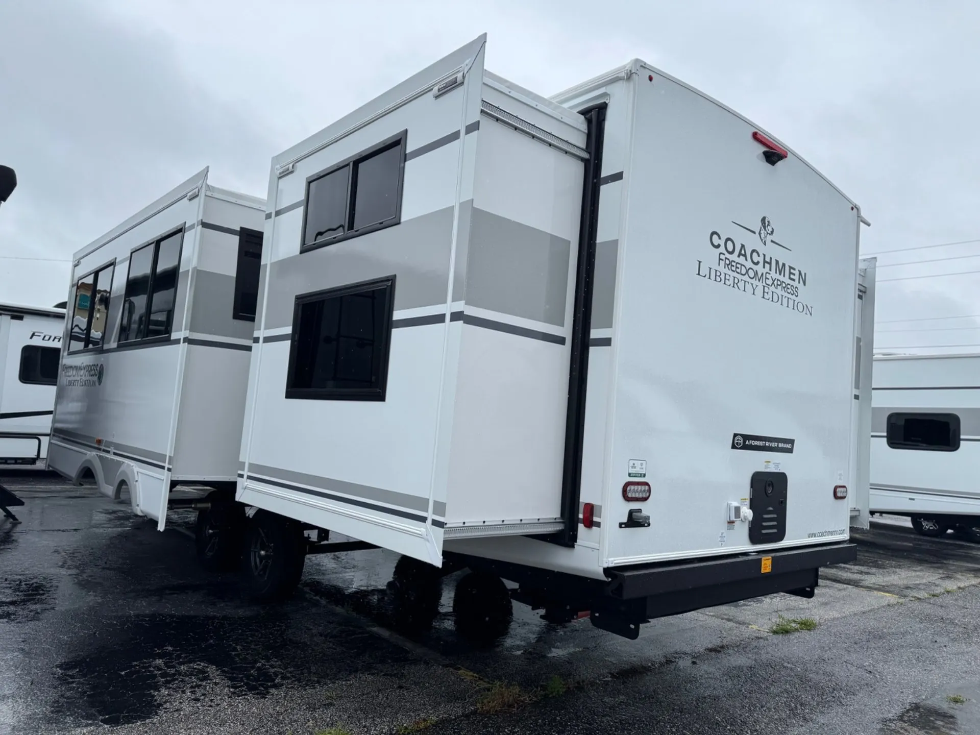 2026 Coachmen Freedom Express Ultra Lite 330BHDS - Photo 3