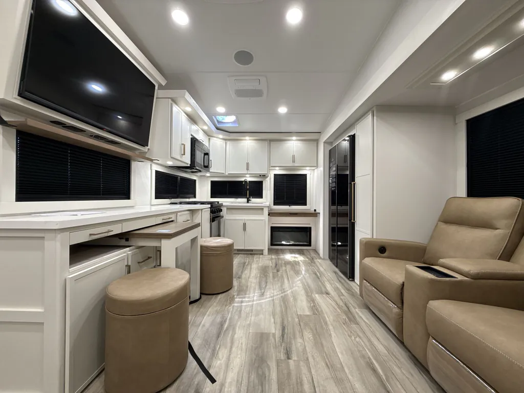 2027 Brinkley Model Z 2680, Photos photo 2