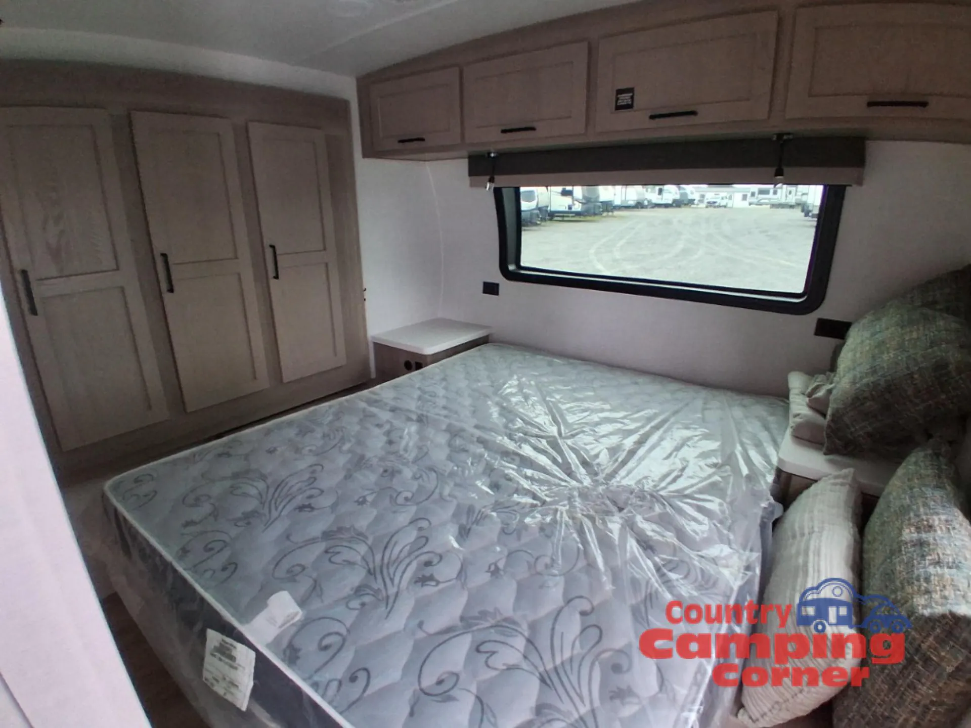 2026 Forest River Rockwood Mini Lite 2513S — Photo 5