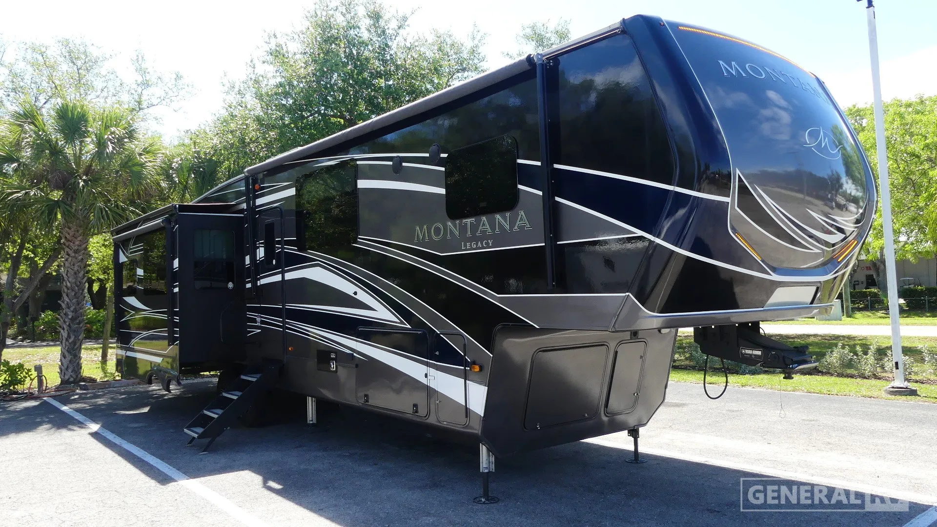 2022 Keystone Montana Legacy 3813MS - Photo 2
