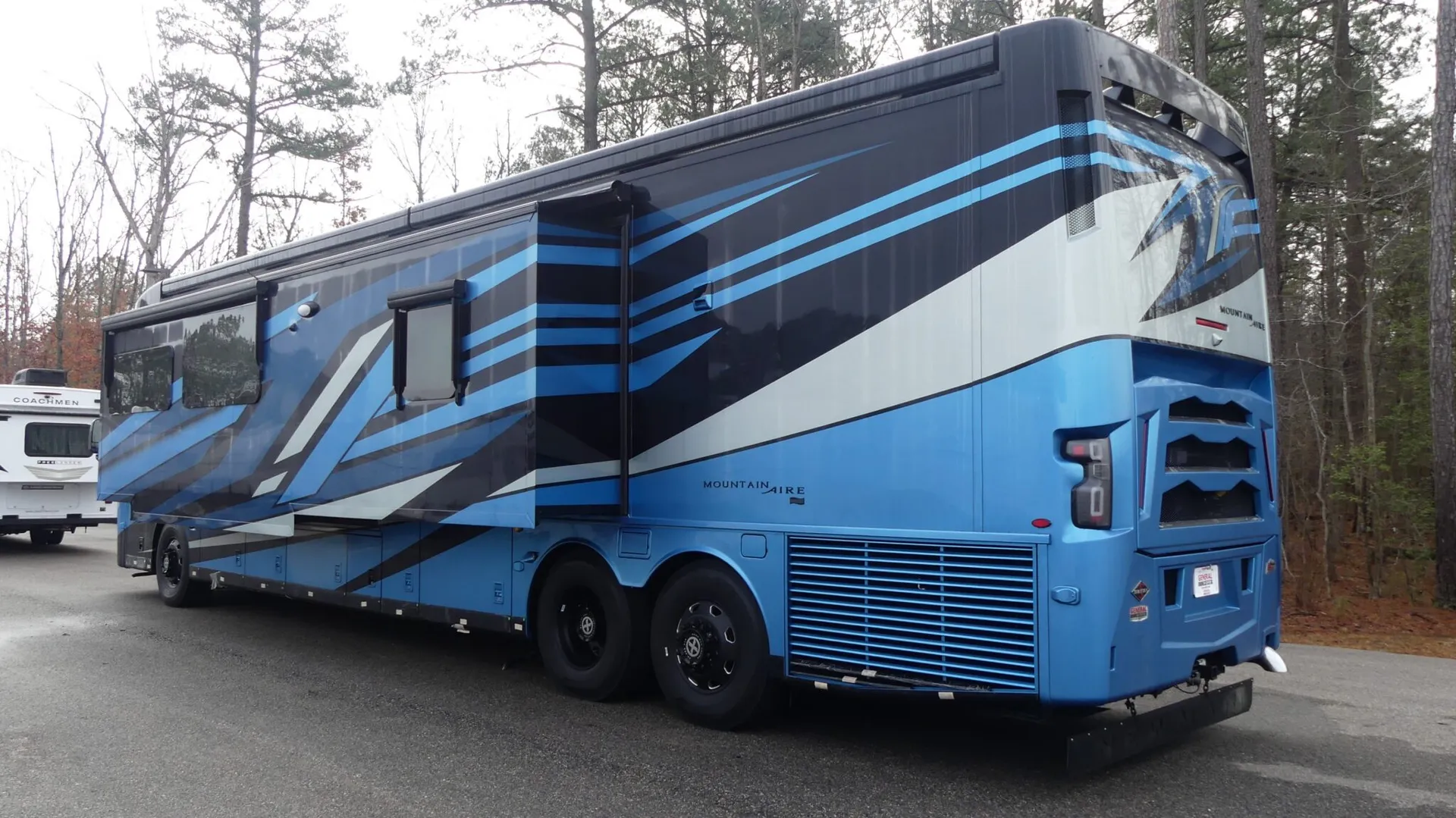 2026 Newmar Mountain Aire 4551 - Photo 4