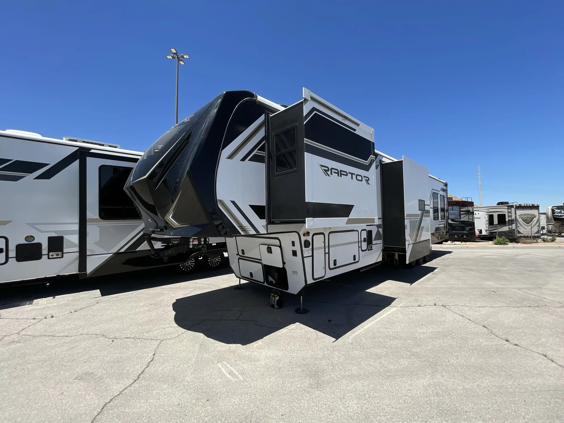 2025 Keystone Raptor 415