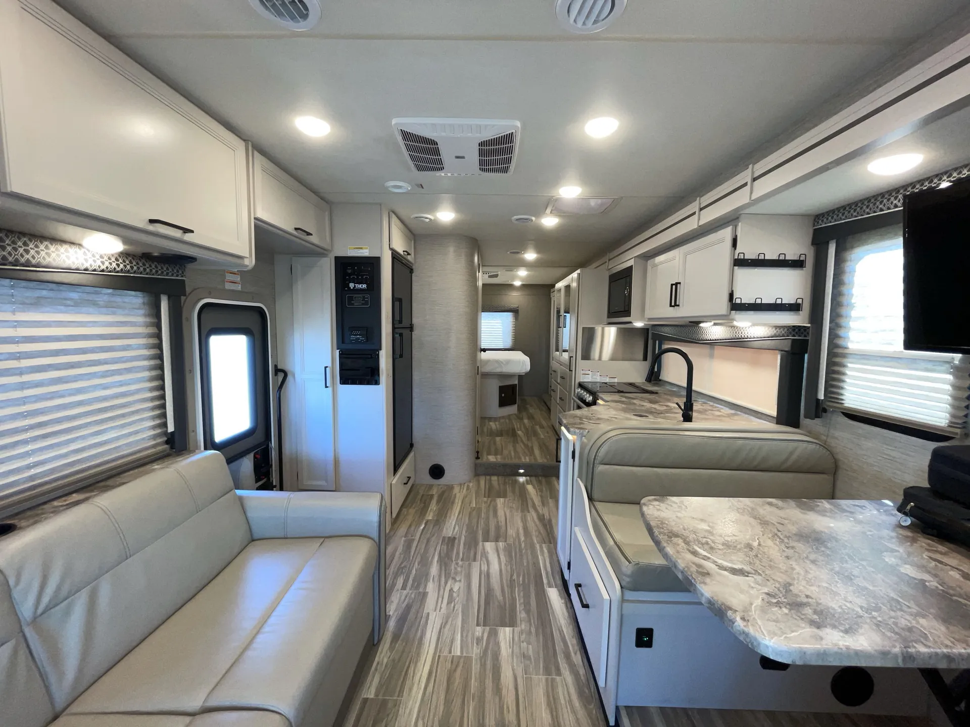2021 Thor Motor Coach Four Winds 31WV — living area main