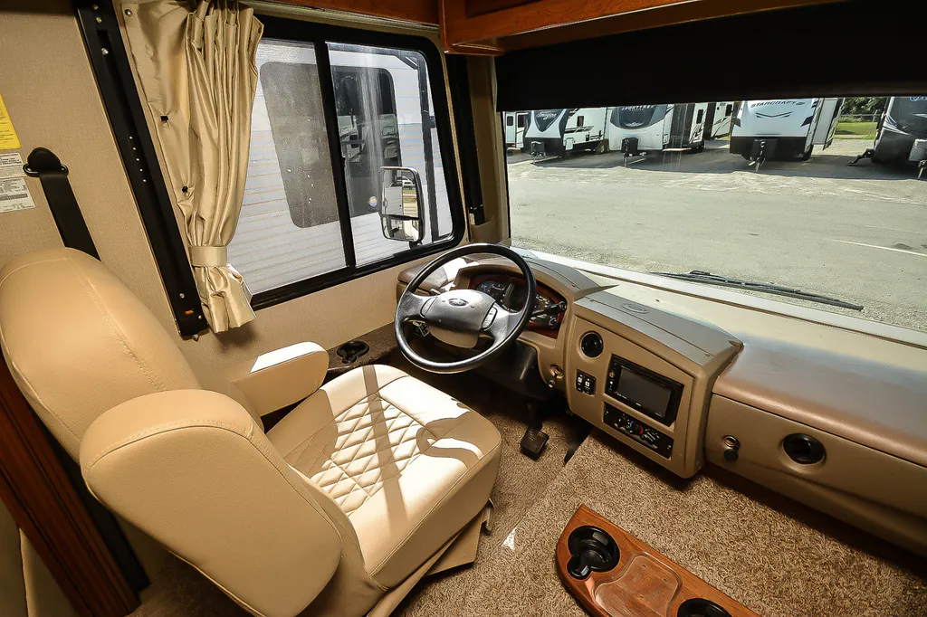 2017 Fleetwood Flair 30P, Photos photo 24
