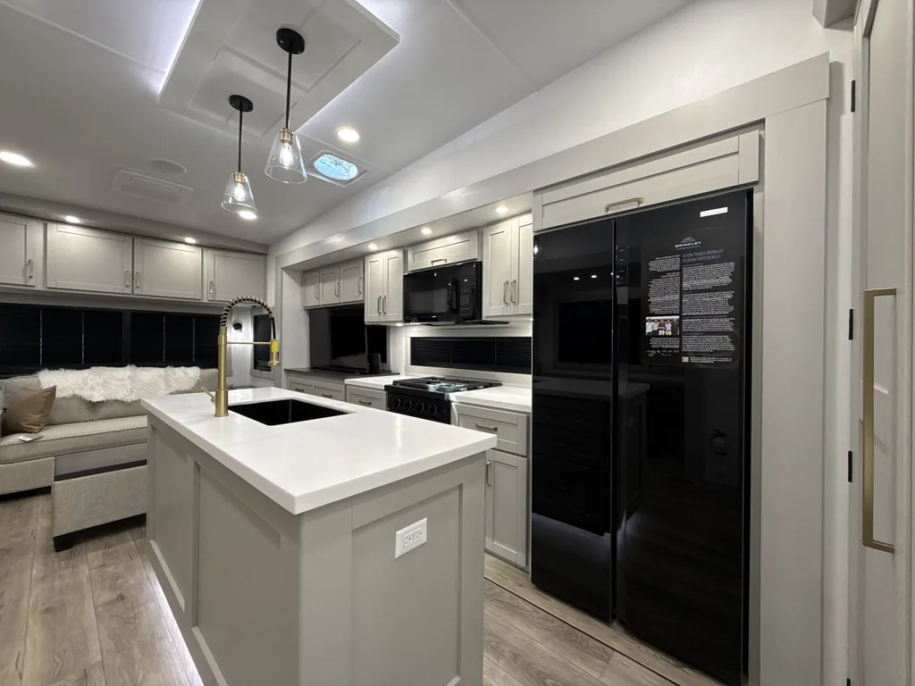 2026 Brinkley Model Z 3600, Photos photo 23