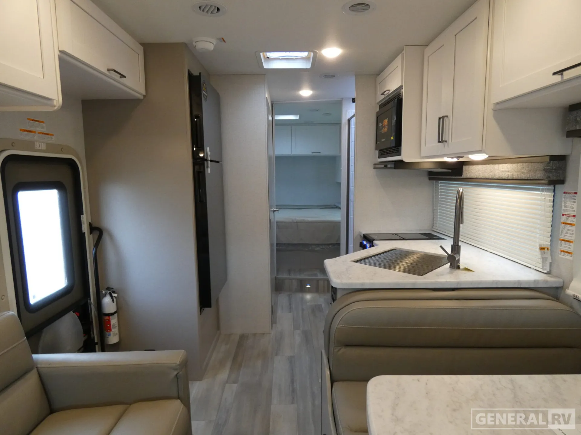 2026 Thor Motor Coach Pasadena SE SZ28 - Photo 3