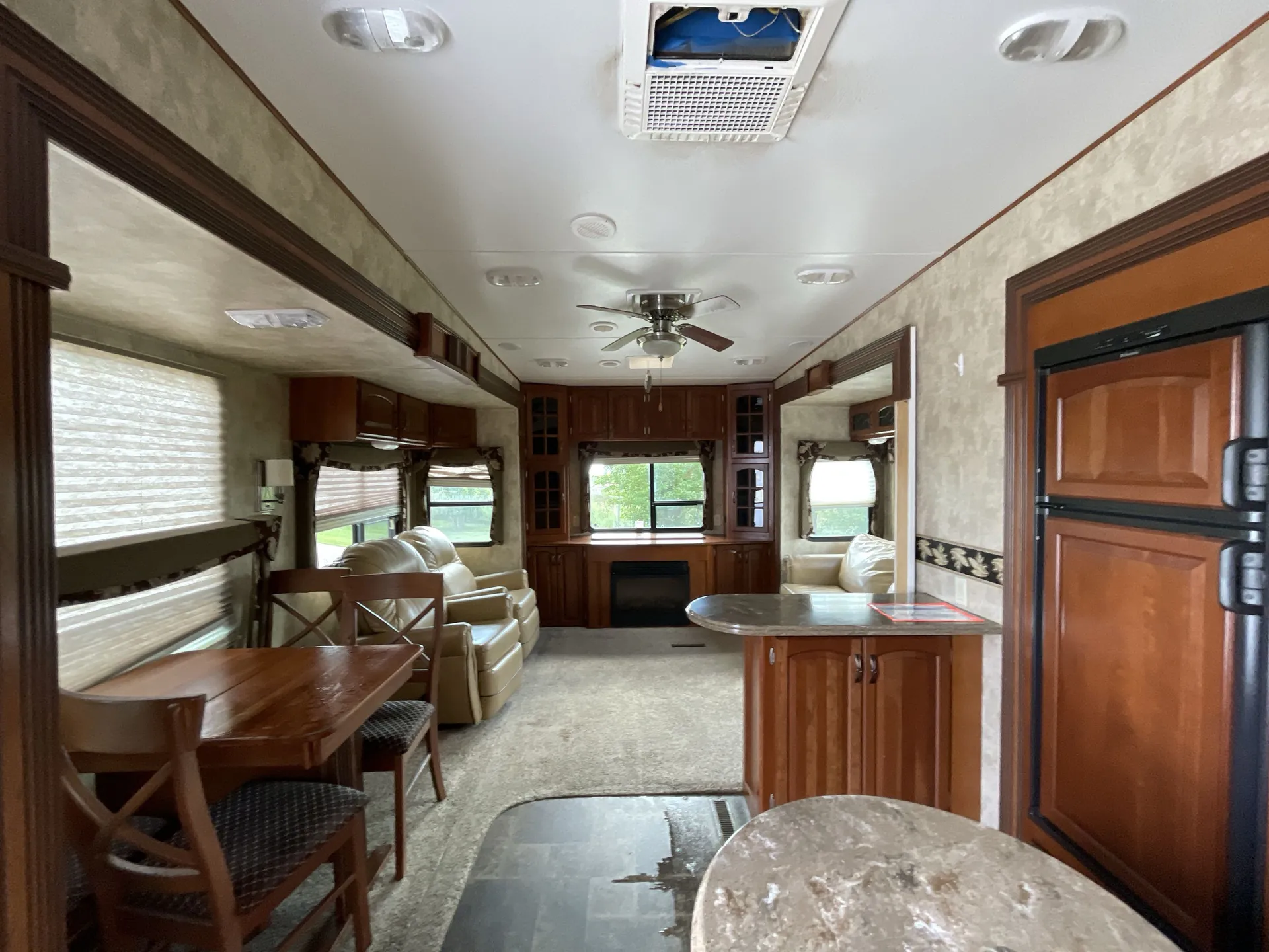 2013 Keystone Avalanche 330RE — living area main