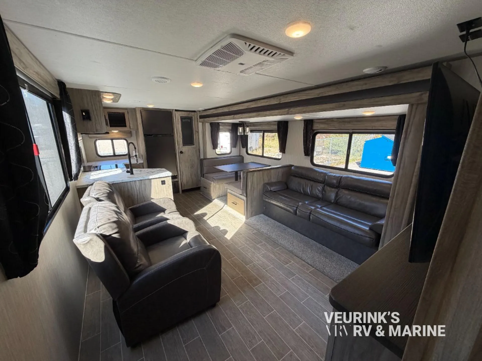 2020 Forest River Cherokee Alpha Wolf 27RK-L — Photo 7