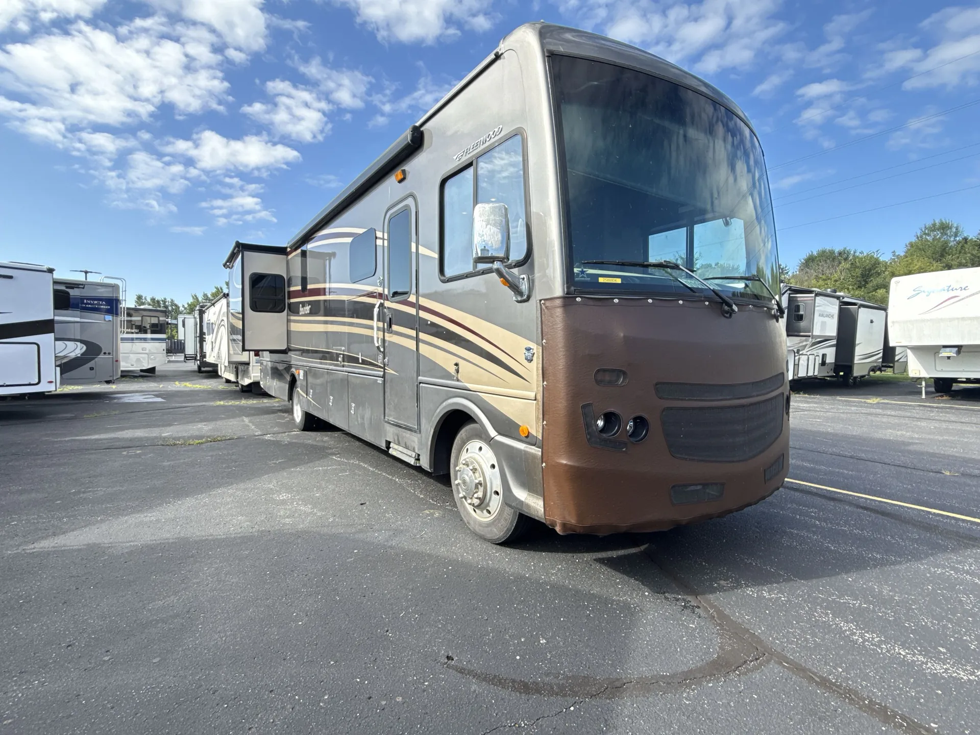2016 fleetwood Bounder 35K — campside