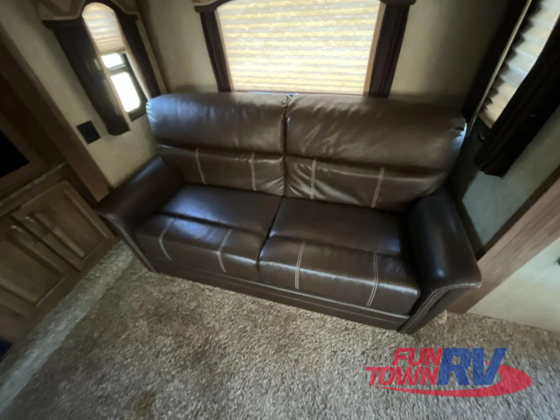 2016 Keystone Laredo 340FL - Photo 4