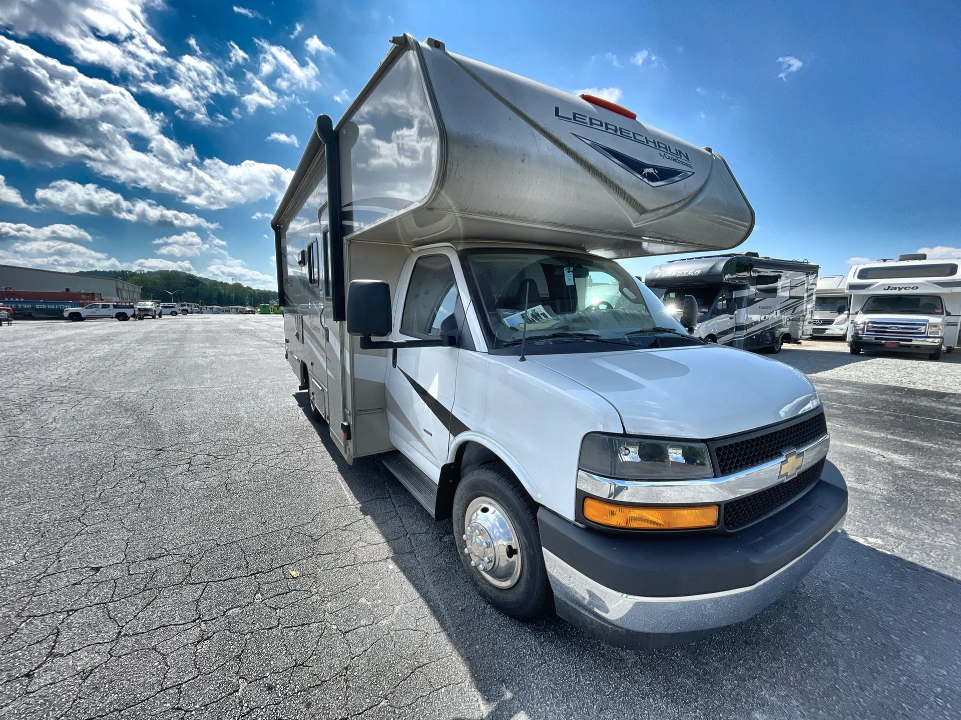 2023 Coachmen Leprechaun 220XG - Photo 2