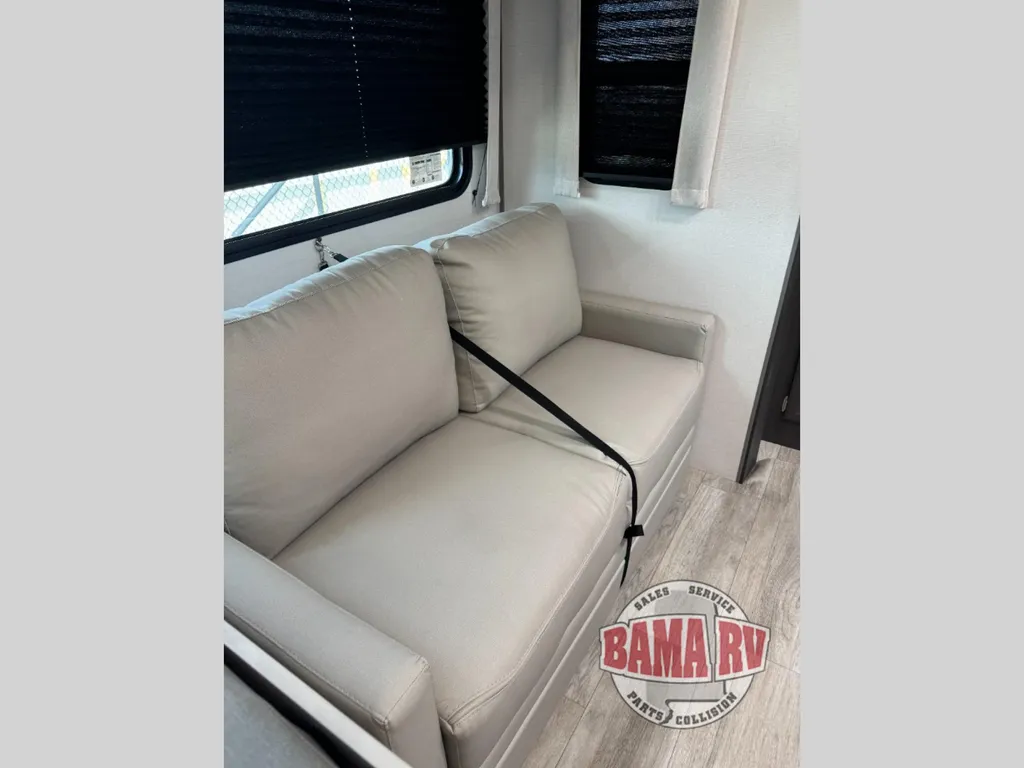 2027 Coachmen Catalina Legacy Edition 333DBDSCK, Photos photo 11