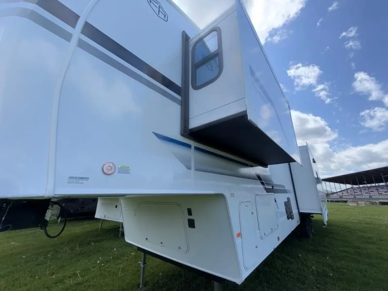 2026 Forest River Cherokee Arctic Wolf 38DST - Photo 4