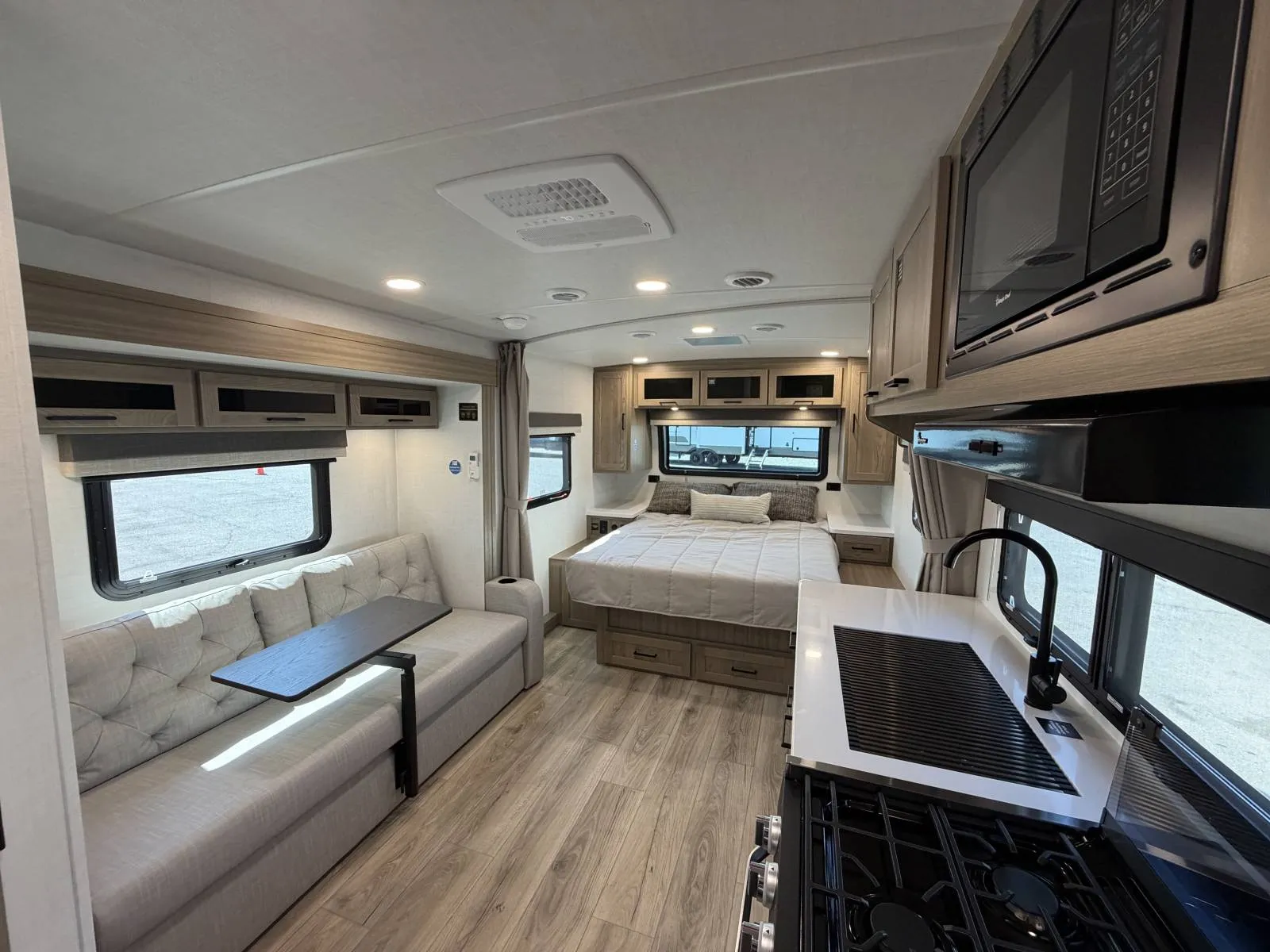 2027 Forest River Rockwood Mini Lite 2109S — Photo 5