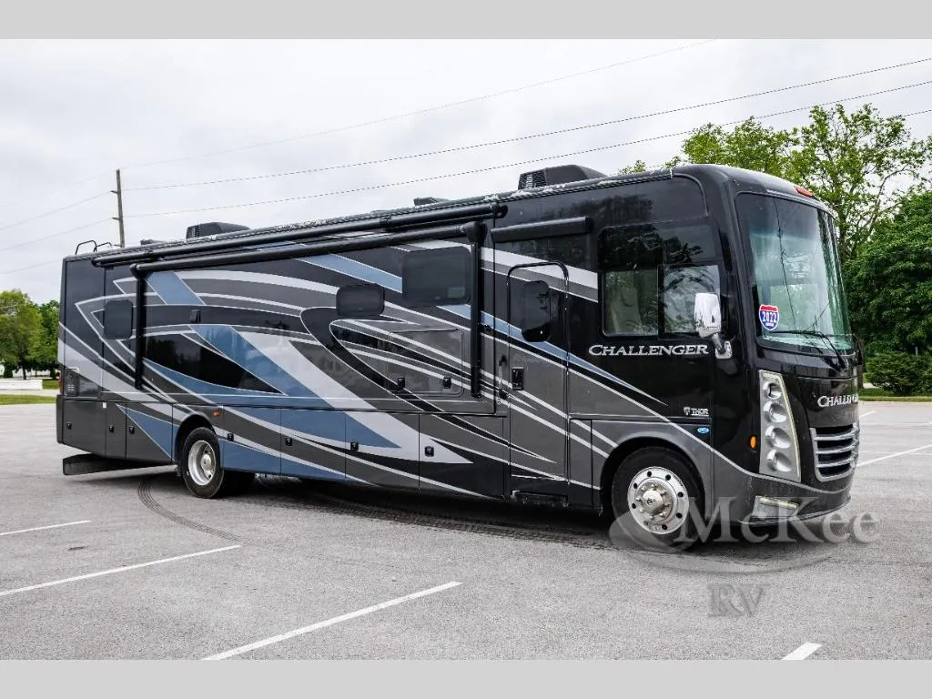 2022 Thor Motor Coach Challenger 37FH - Photo 2