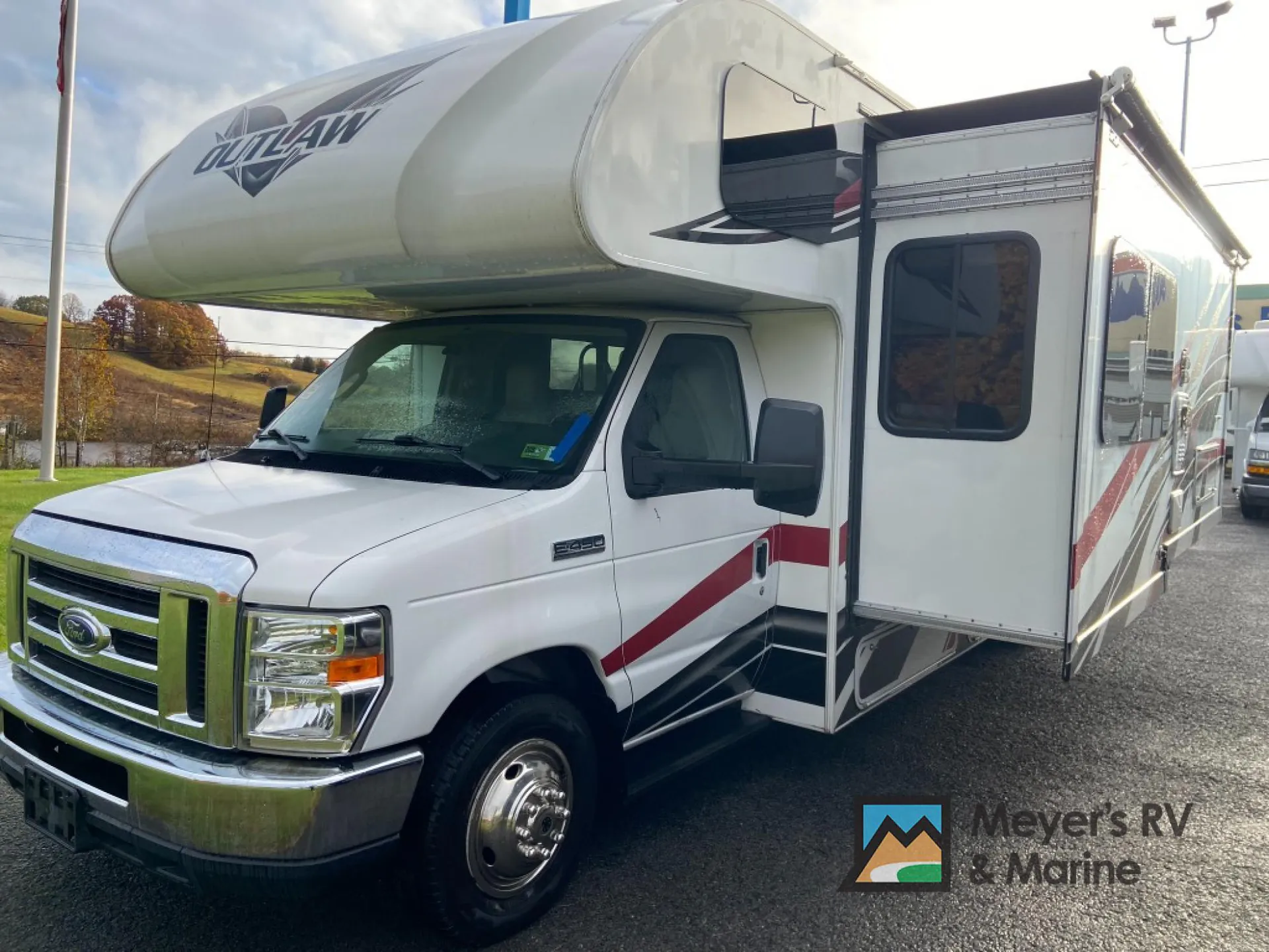 2021 Thor Motor Coach Outlaw 29S - Photo 3