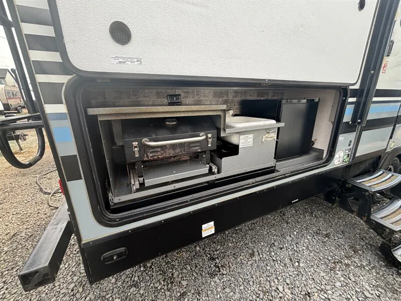 2018 Forest River Surveyor 287BHSS — Photo 5