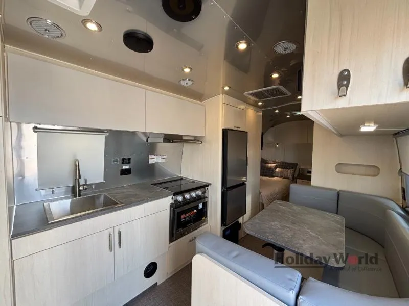 2026 Airstream Flying Cloud 23FB - Photo 4