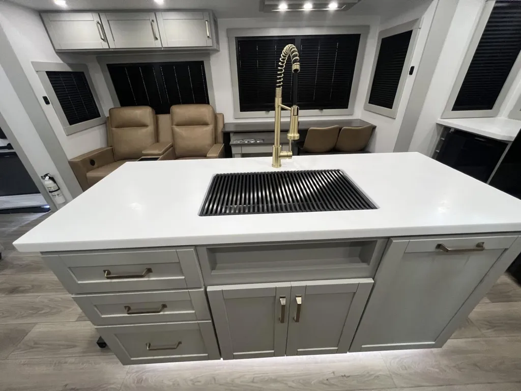 2026 Brinkley Model Z 3300, Photos photo 15