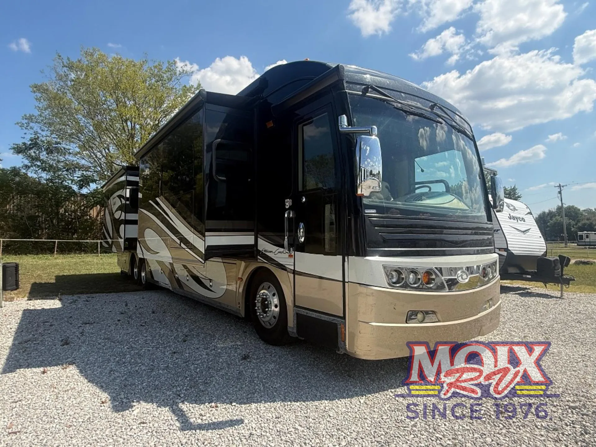 2014 American Coach American Eagle 45T - Photo 2
