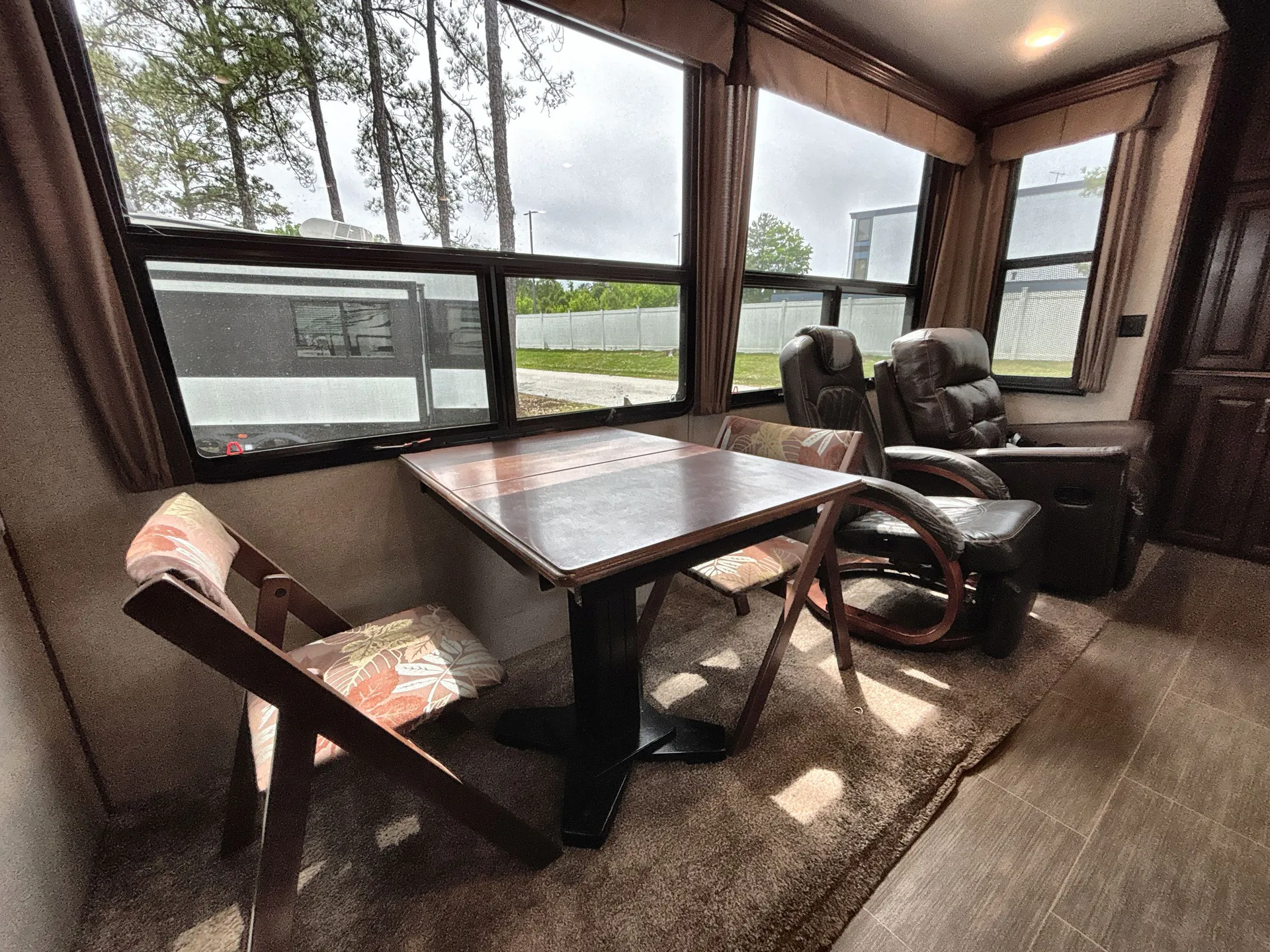 2019 Keystone Alpine 3021RE — living area main