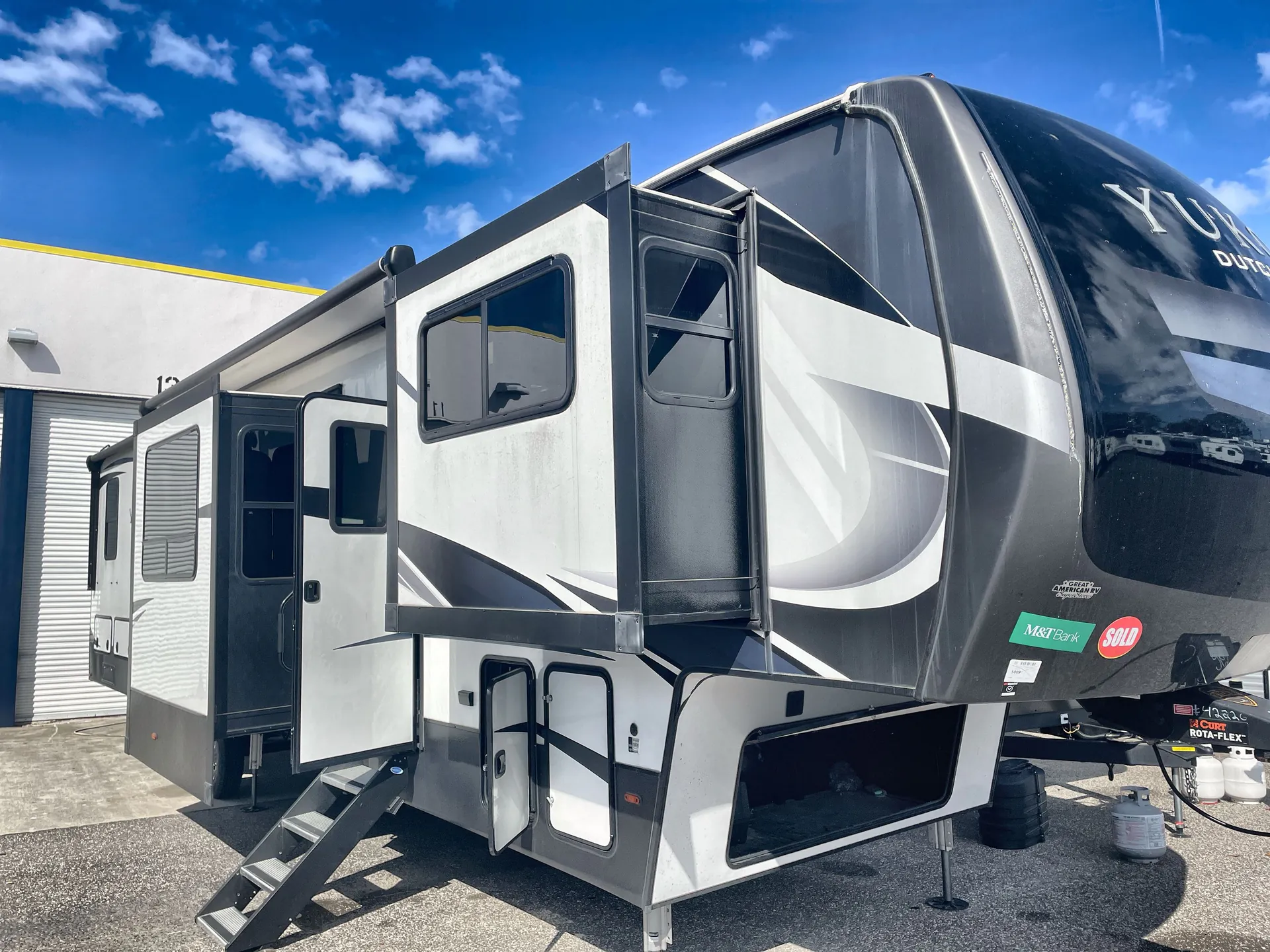 2022 Dutchmen Yukon 421FL - Photo 2