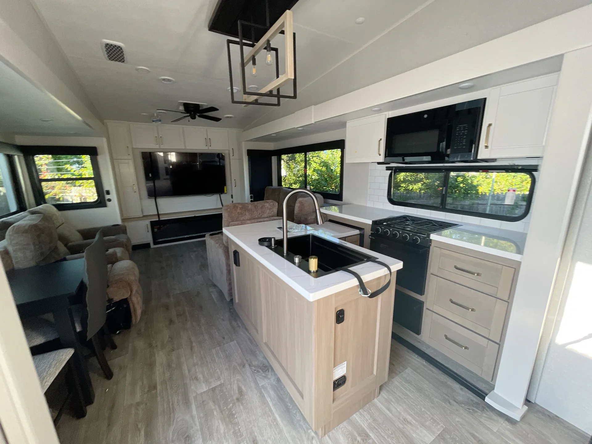 2026 Jayco Eagle 335LSTS - Photo 3