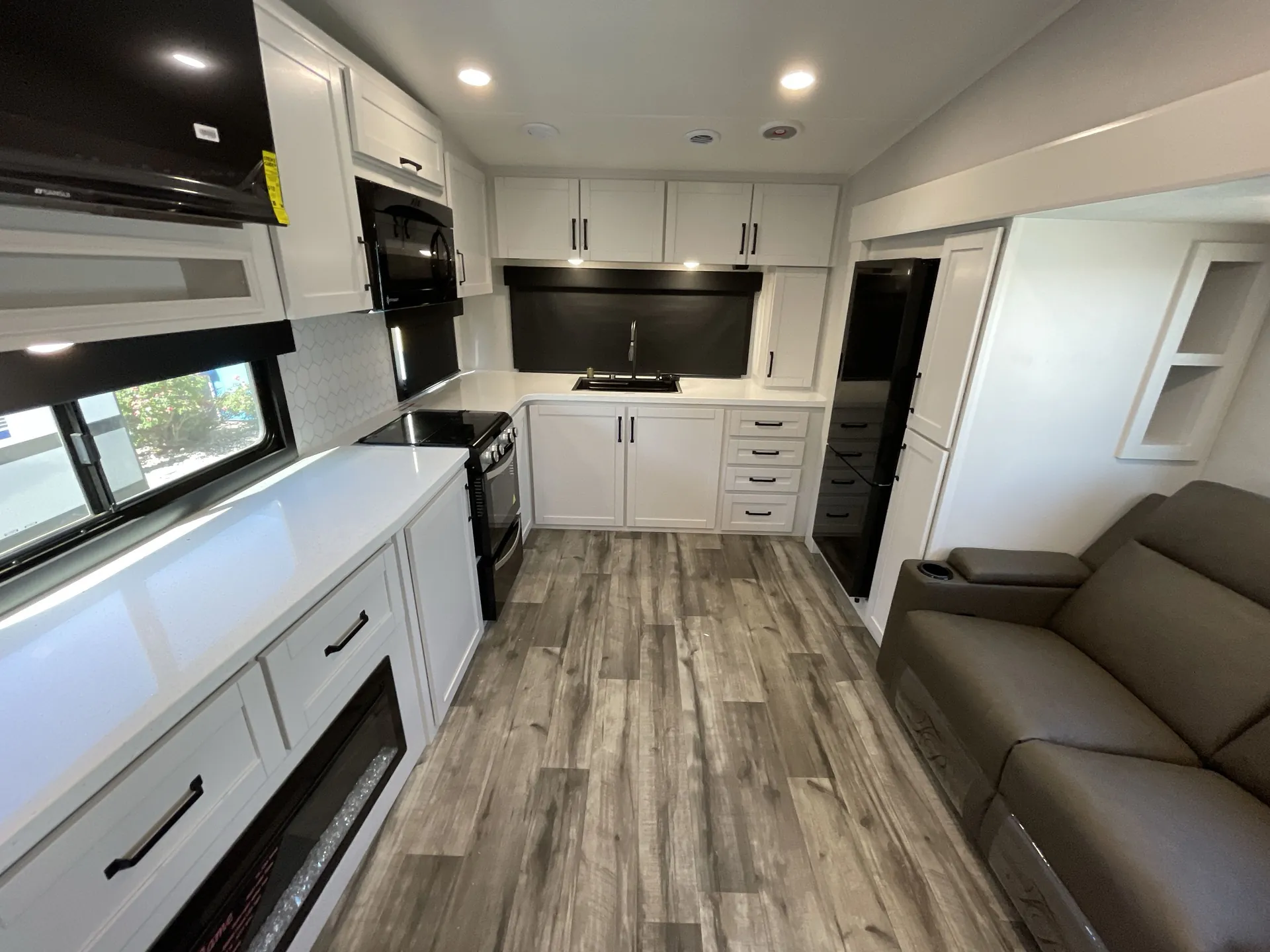 2026 highland ridge Roamer 27RKSS — driver seat