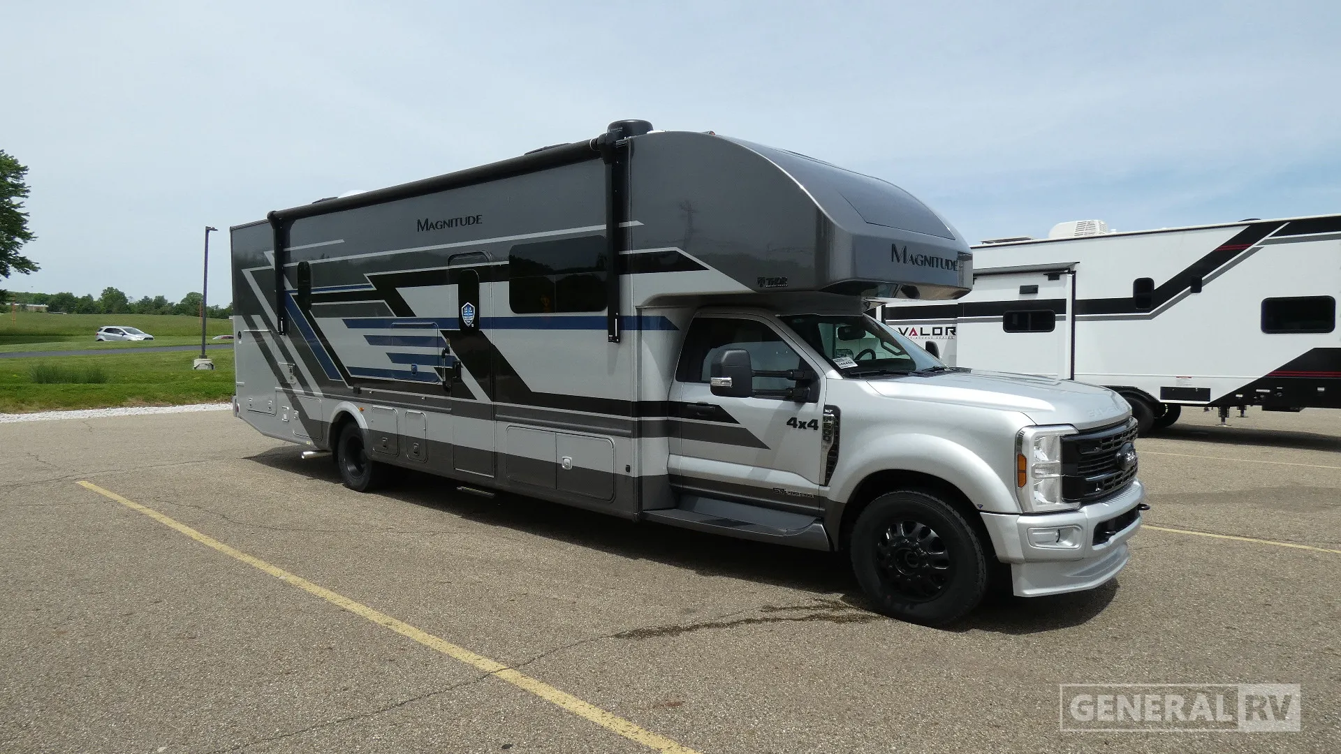 2026 Thor Motor Coach Magnitude Grand R36 - Photo 2