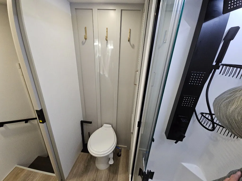 2026 Brinkley Model Z 3515, Bathroom photo 3