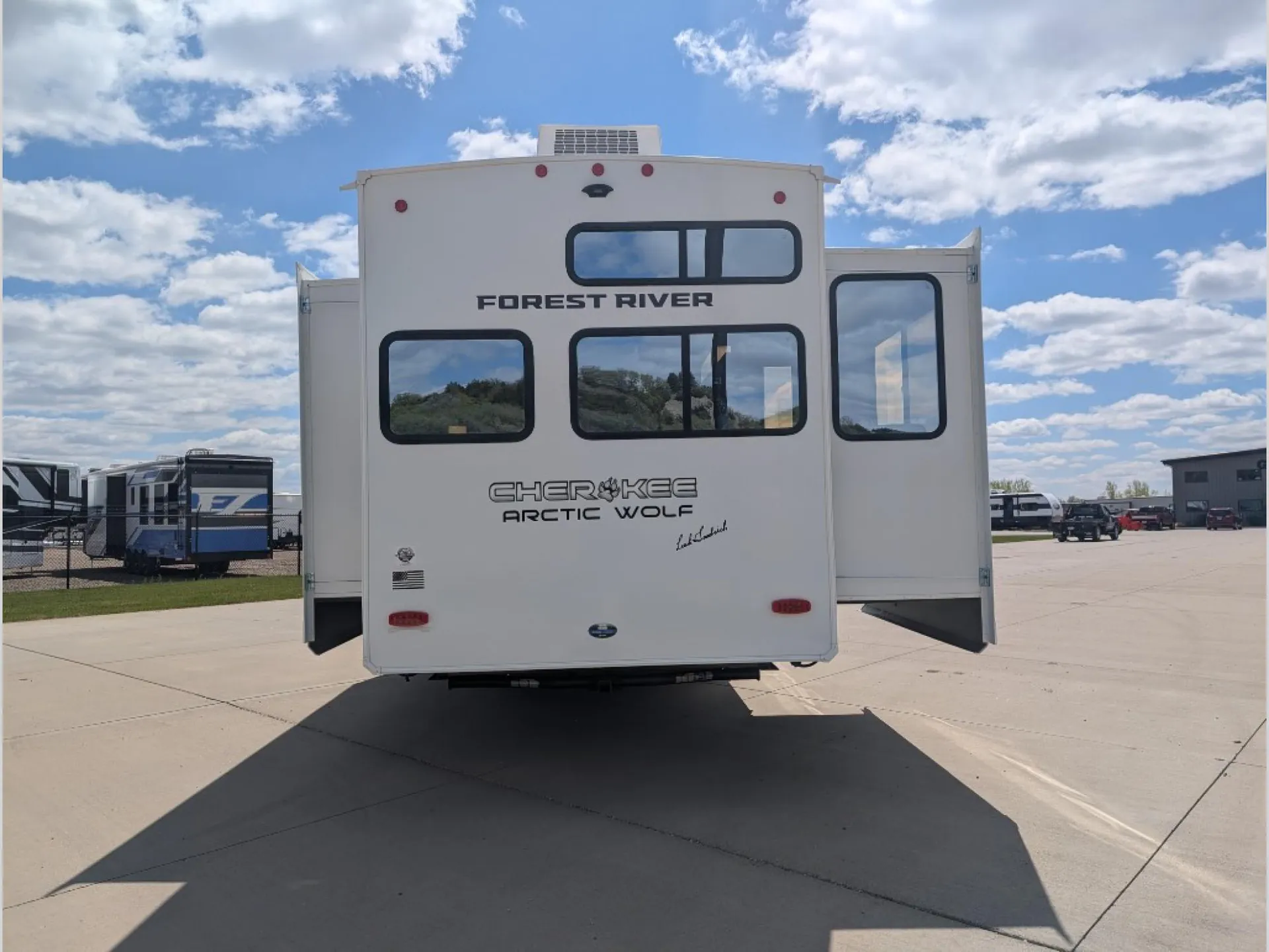 2026 Forest River Cherokee Arctic Wolf 38LEAHG — Photo 6