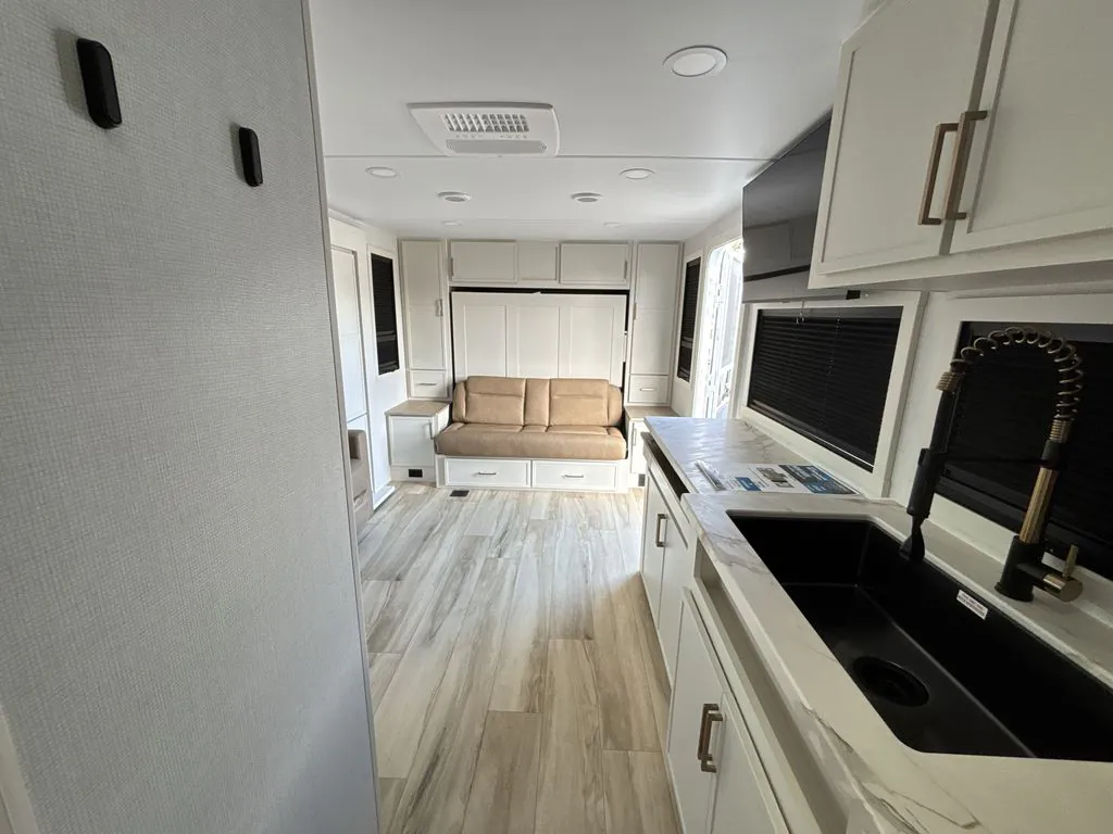 2026 Brinkley Model Ix 20X, Photos photo 6