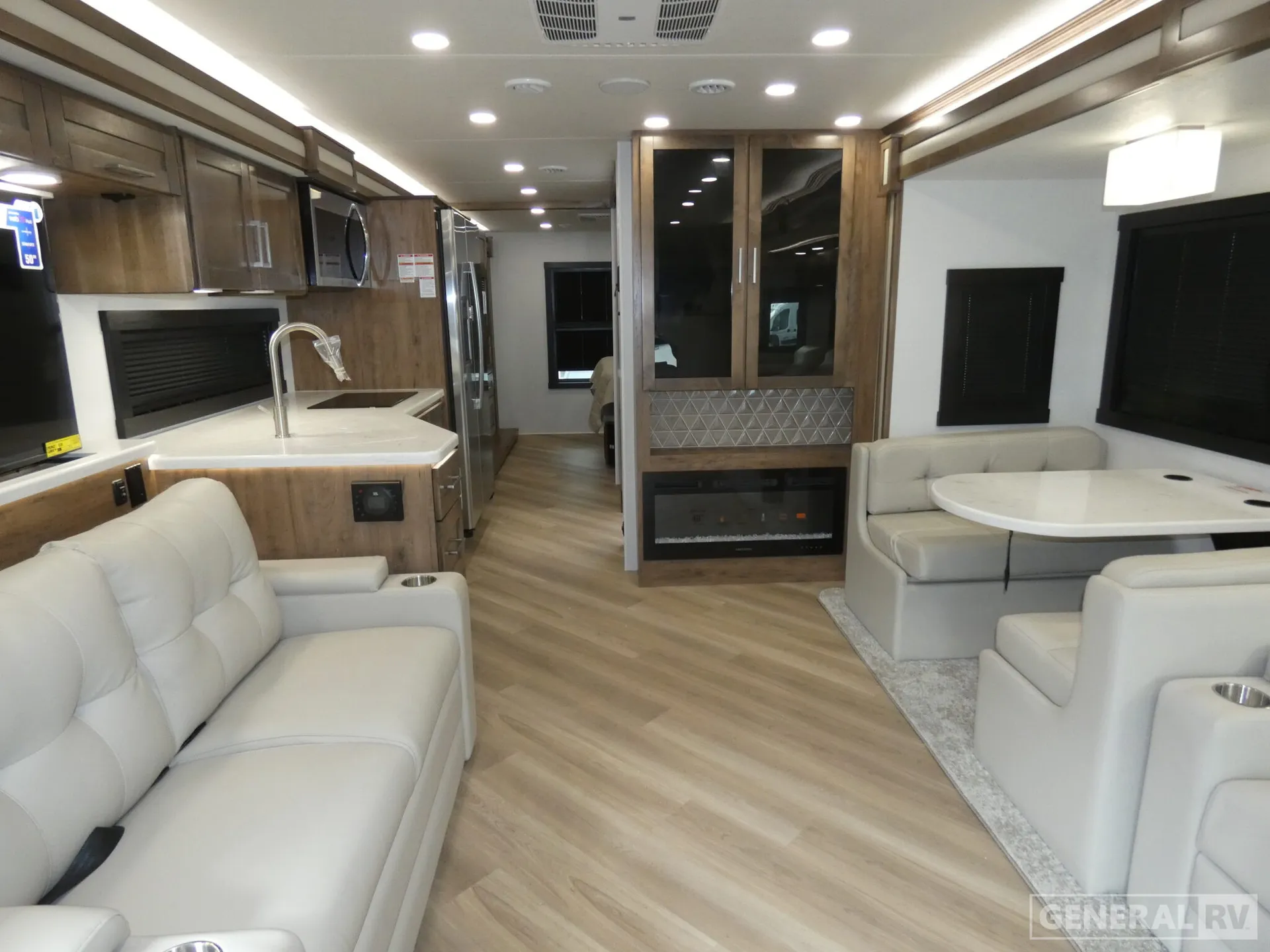 2026 Entegra Coach Accolade 37M - Photo 3