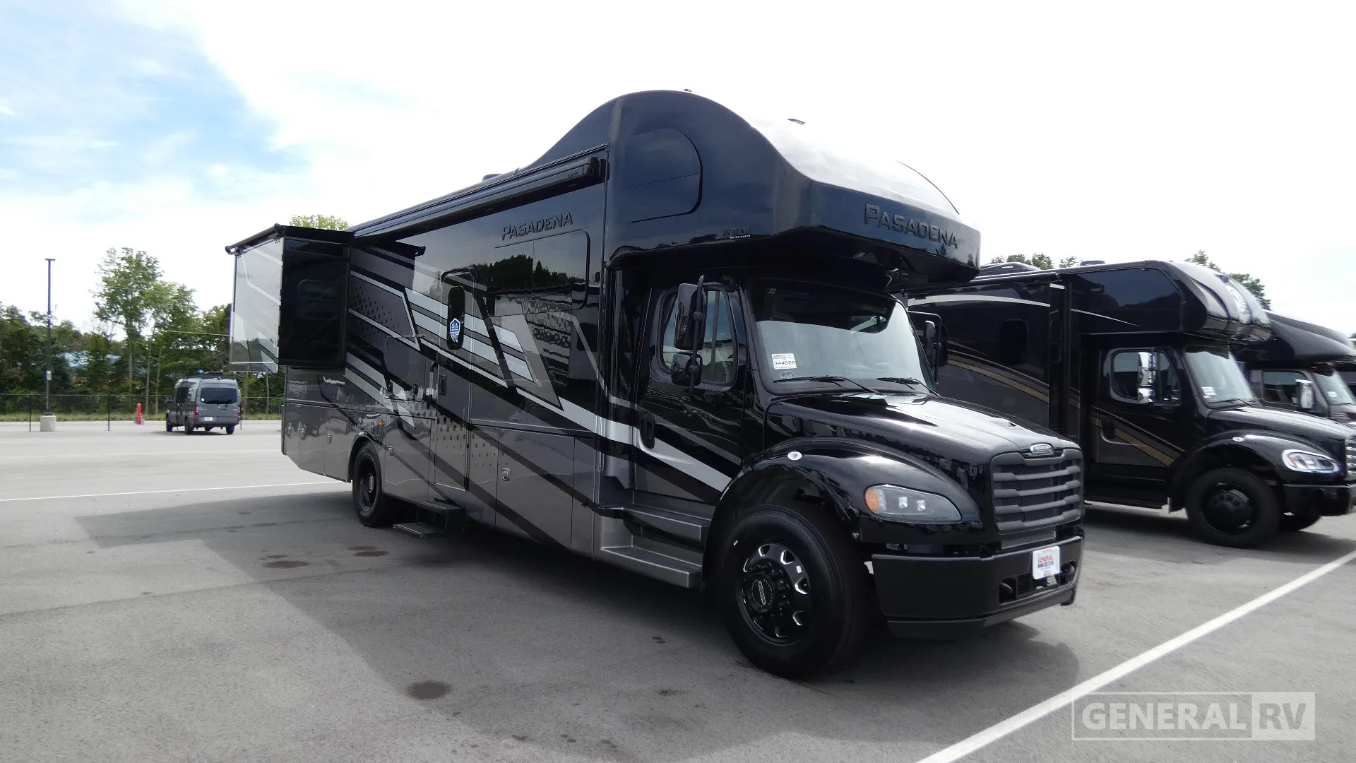 2027 Thor Motor Coach Pasadena 34XG - Photo 2