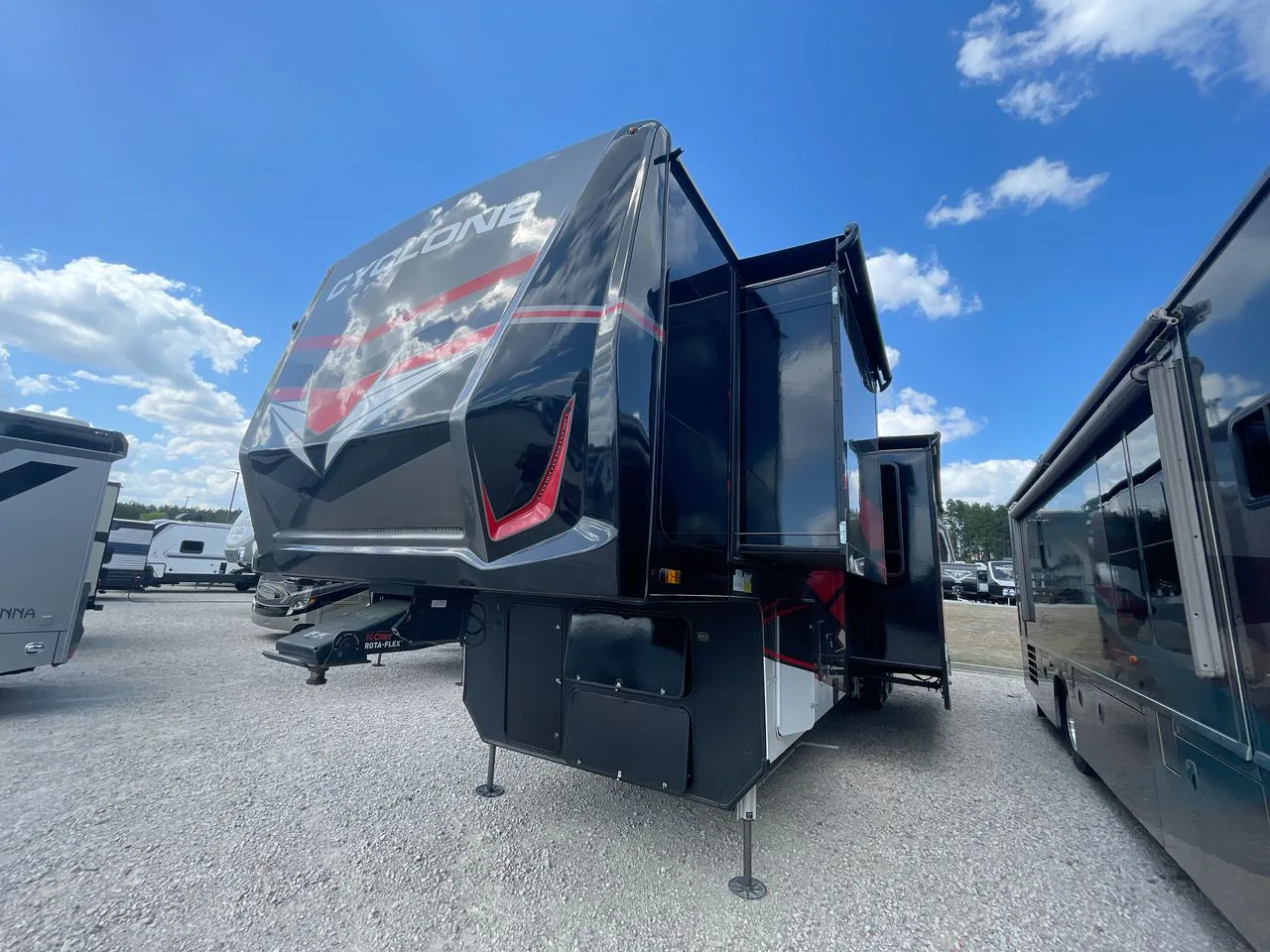 2025 Heartland Cyclone CY 4008 - Photo 2