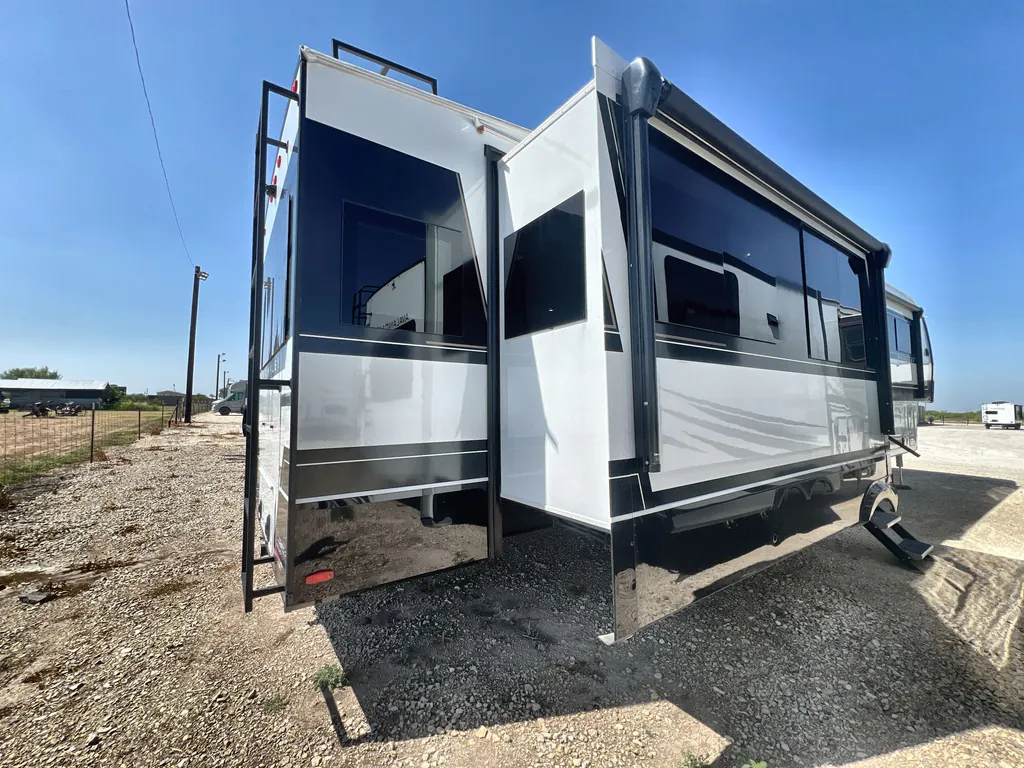 2025 Brinkley Model Z 3610, Photos photo 8
