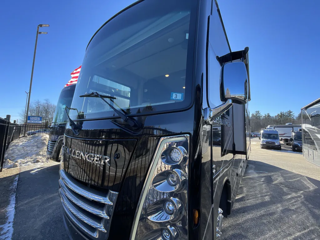 2022 Thor Motor Coach Challenger 35MQ, Photos photo 4